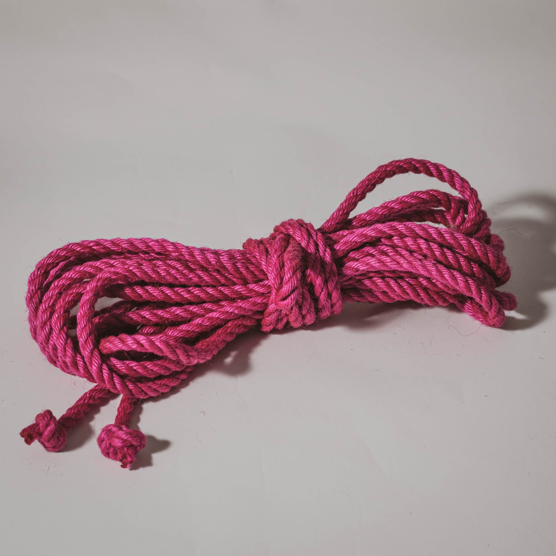 Red jute rope (treated, 6mm), Anatomie Rope Shop