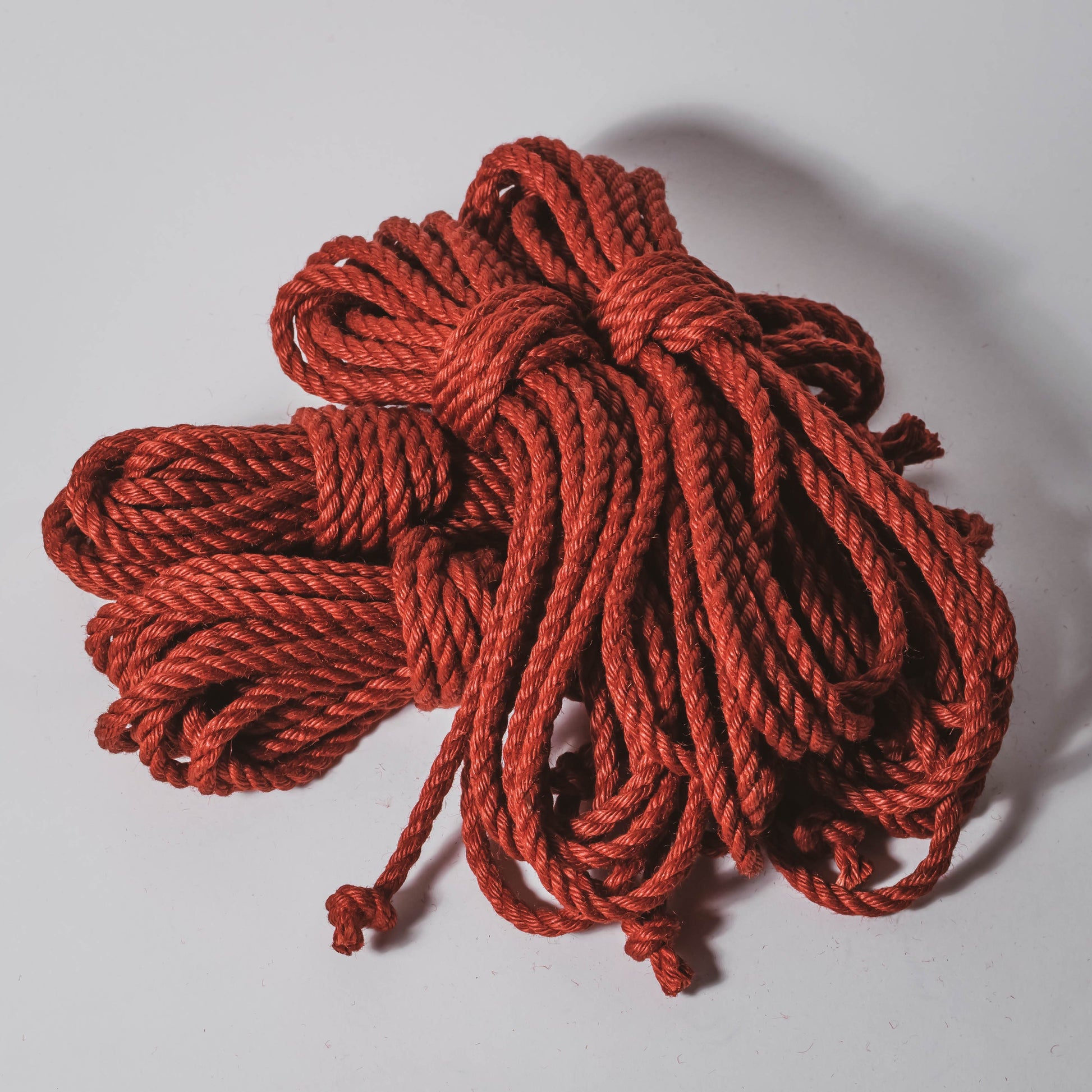 Red jute rope (treated, 6mm) – Anatomie Rope Shop