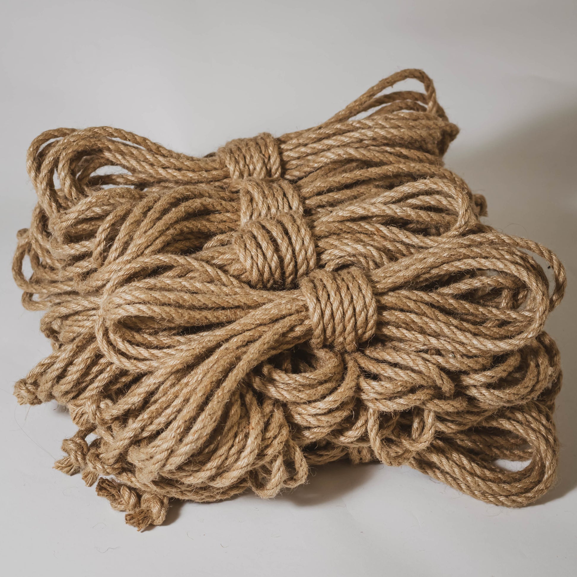Someone's in a Makro Rope - Natural Jute Rope (6mm x 5m) Mood