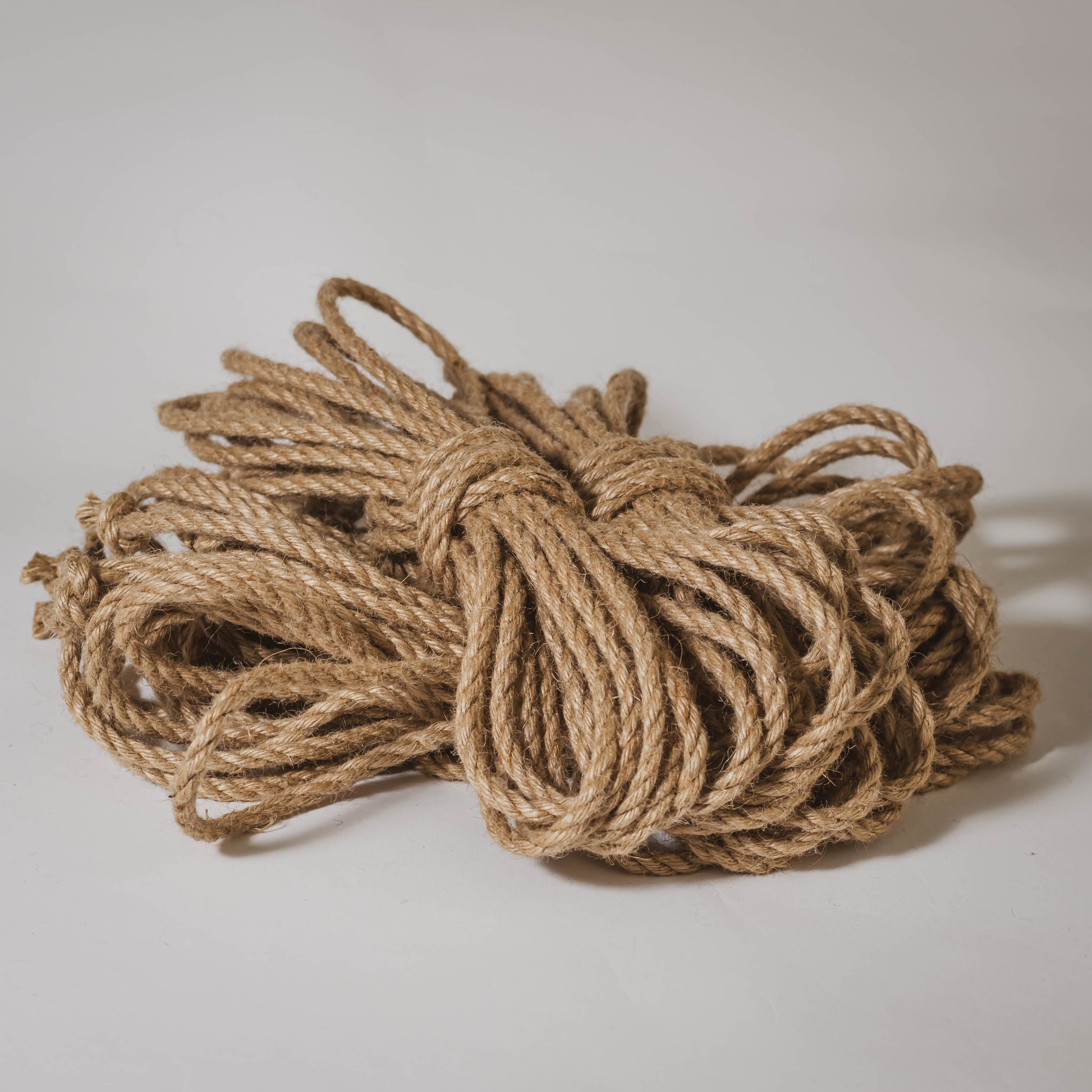 Jute rope, 6mm, and the marks it leaves on skin's surface. Photo